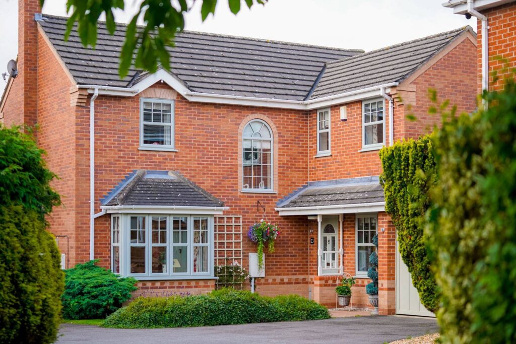 Liniar casement windows 